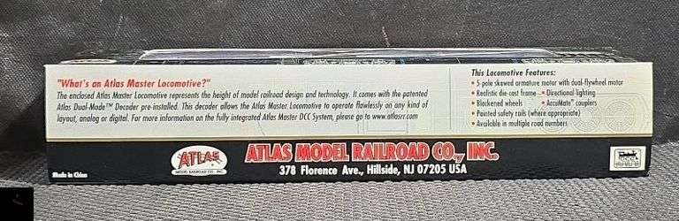 Atlas Master Locomotive Series Dash 8-40B Cotton Belt #8076, Item 9020