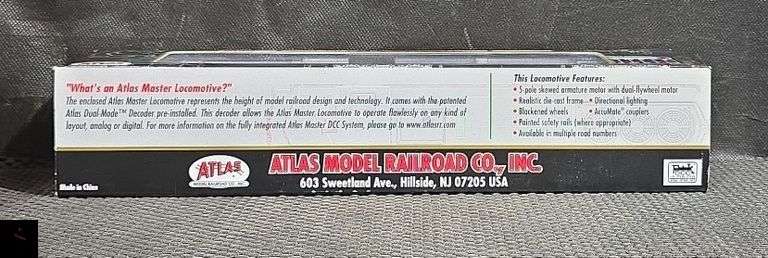 Atlas Master Locomotive Series Dash 8-40B CSX 5933 - Item 9007