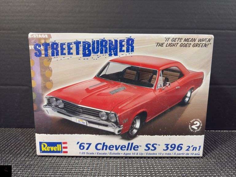 Revell '67 Chevelle SS 396 2'n1 Streetburner Model Kit #85-4285 Sealed