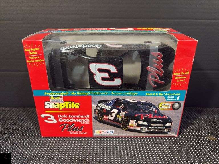 Dale Earnhardt Snap Tite Goodwrench Plus Monte Carlo Model Car
