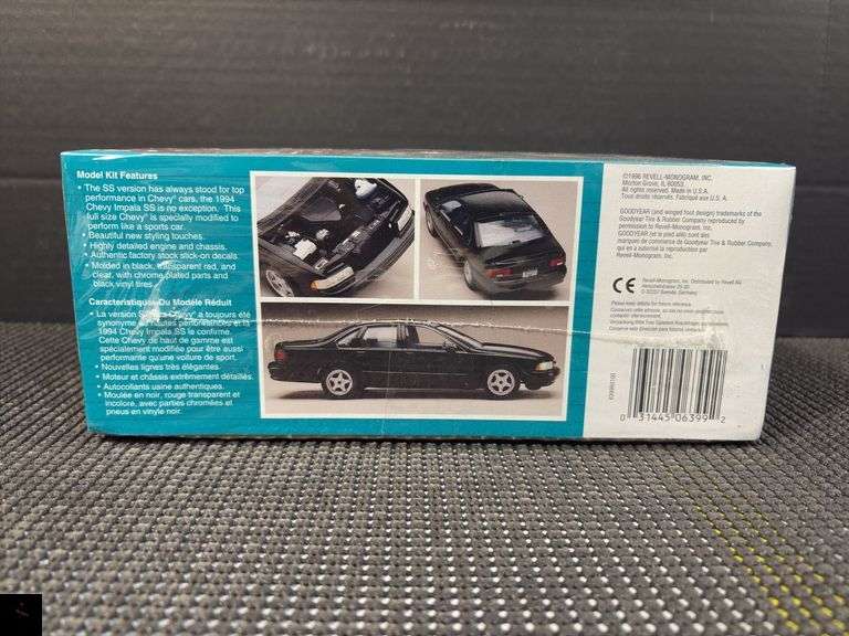 Revell SnapTite 1996 Impala SS 1:25 Scale Model Kit
