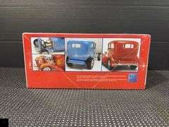 Revell Ford '32 Ford Sedan Street Rod 2'n1 Model Kit