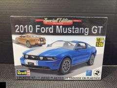 2010 Ford Mustang GT Revell Model Kit 1:25 Scale
