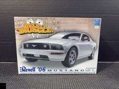 Revell 2006 Mustang GT Model Kit - Factory Sealed