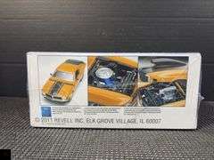 Revell '70 Ford Mustang Boss 302 1:24 Scale Model Kit