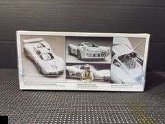Monogram Jim Hall's Chaparral 2D Coupe Daytona 1966 Model Kit