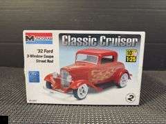 Monogram '32 Ford 3-Window Coupe Street Rod Classic Cruiser 1:25 Scale Plastic Model Kit