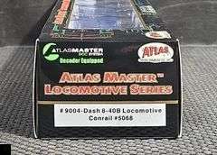 Atlas Master Locomotive Series Dash 8-40B Conrail #5068 Model Train