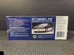 Monogram 1993 Camaro Z28 Indianapolis 500 Pace Car 1:25 Scale Model Kit