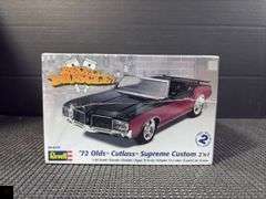 Revell 1972 Olds Cutlass Supreme Custom 2'n1 Model Kit