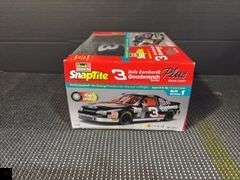 Dale Earnhardt Snap Tite Goodwrench Plus Monte Carlo Model Car