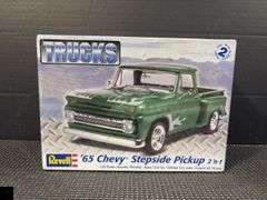 Revell '65 Chevy Stepside Pickup 2'n1 Model Kit