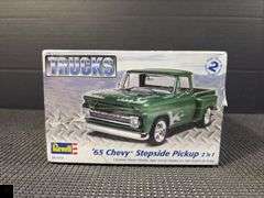 Revell '65 Chevy Stepside Pickup 2'n1 Model Kit