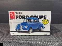 AMT Ertl 1940 Ford Coupe 1:25 Scale Model Kit #6581