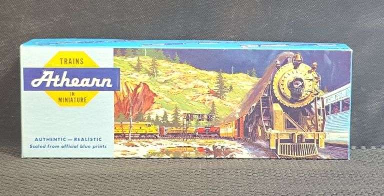 Athearn HO Scale Cotton Belt SD40T-2 Powered Diesel Locomotive #9326