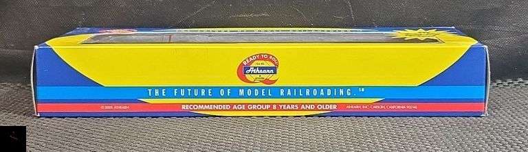 Athearn Genesis SD40 Southern Pacific #8403 HO Scale Locomotive in Box