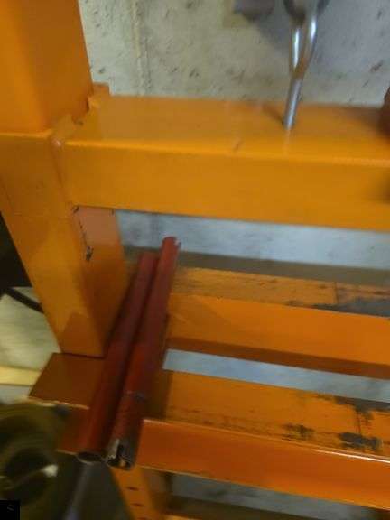 30 Ton Hydraulic press.