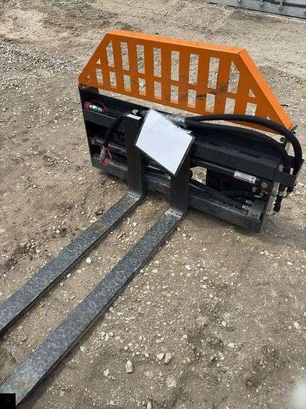 2025 Wolverine Skid Steer Hydraulic Adjustable Pallet Fork