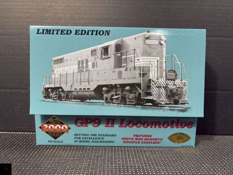 Proto 2000 Series GP9 II Locomotive AT&SF 717
