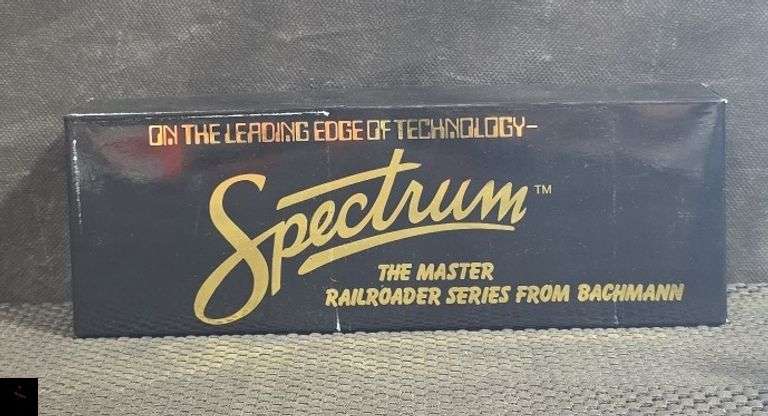 Bachmann Spectrum HO H16-44 Baby Trainmaster Diesel - PRR #8810 - In Box