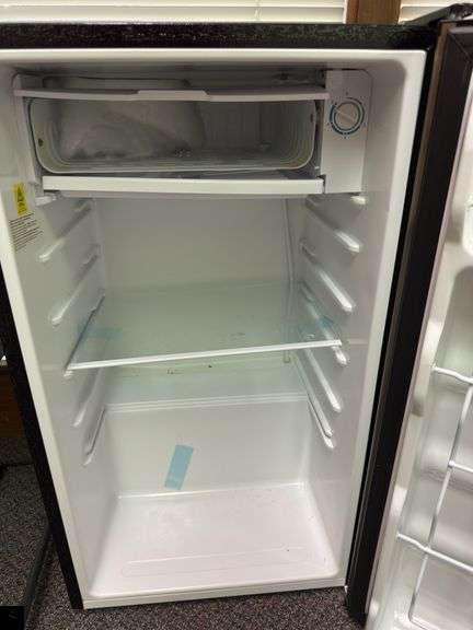 RCA Mini Refrigerator with freezer compartment