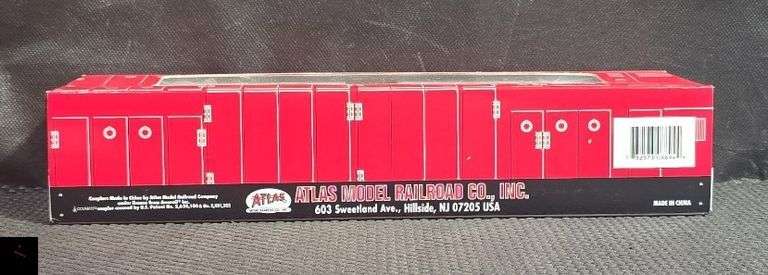 Atlas HO Scale Locomotive - GE U23B Chessie System #2306