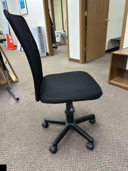 Rolling office chair