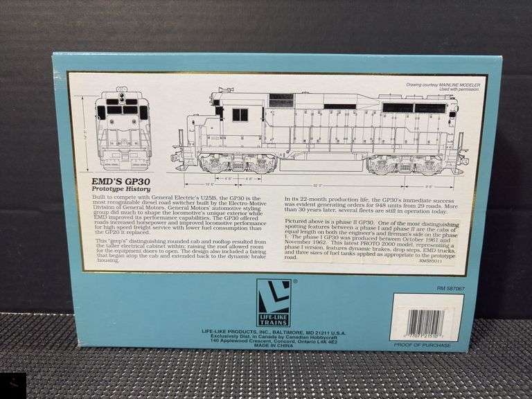 Proto 2000 Series GP30 Locomotive AT&SF 3233