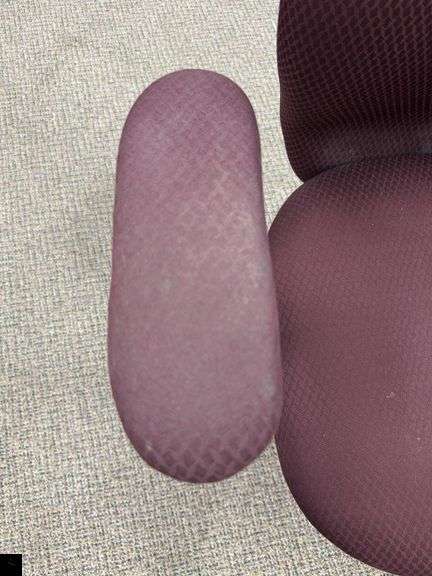 Rolling desk chair with arm rests