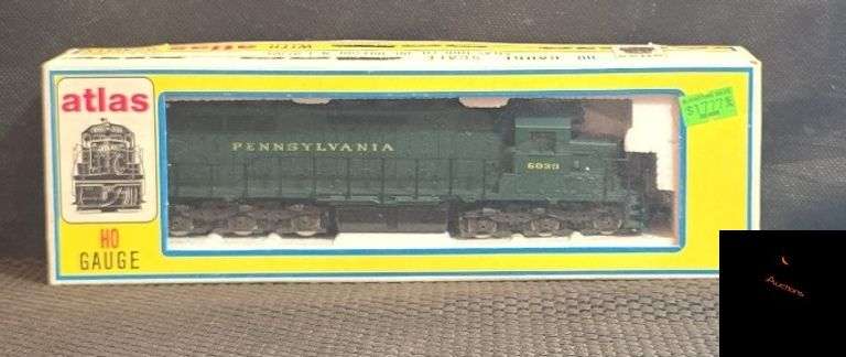 Atlas HO Gauge Pennsylvania SD35 Diesel Locomotive #7012
