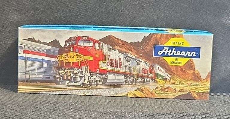 Athearn HO Scale Western Pacific Locomotive in Original Box
