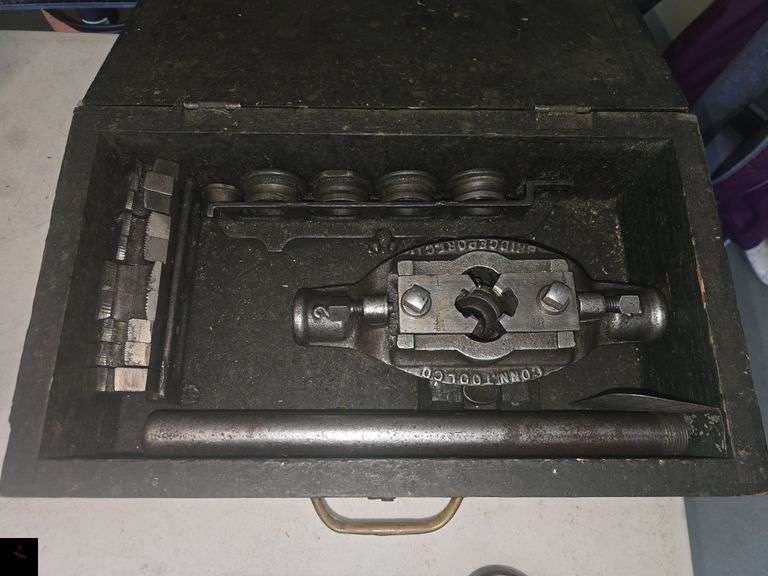 Bridgeport Tap and Die set No. 2 in case