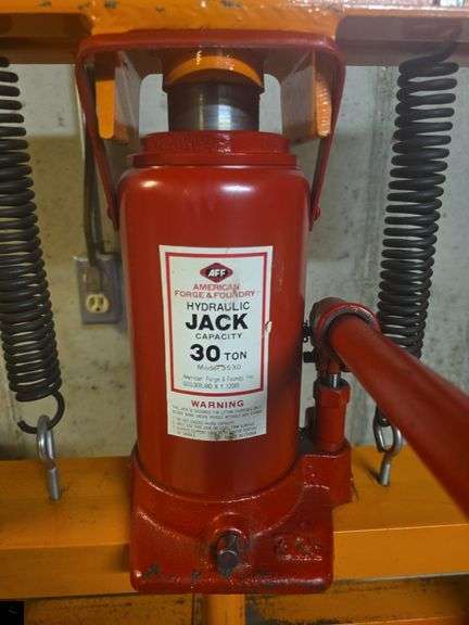 30 Ton Hydraulic press.