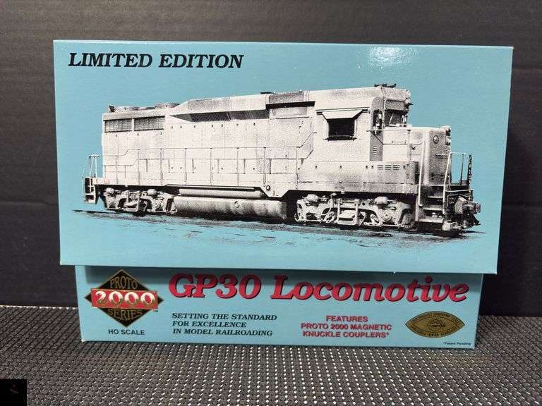 Proto 2000 Series GP30 Locomotive AT&SF 3223 HO Scale