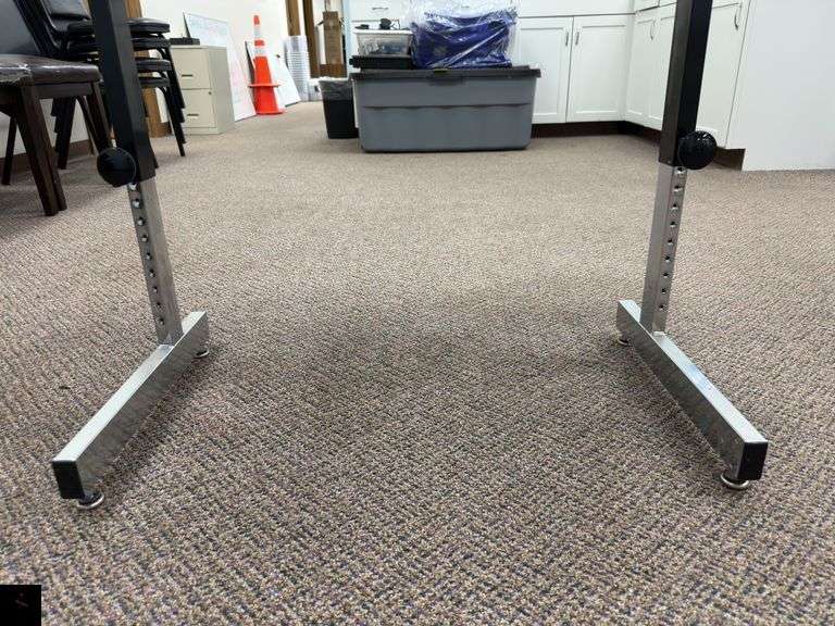 Adjustable height rectangular table