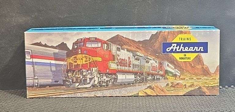Athearn HO Scale Conrail GP38-2 Locomotive - Boxed