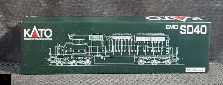Kato EMD SD40 Locomotive Santa Fe 5014 - HO Scale