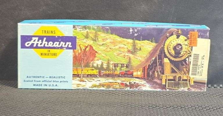 Athearn HO Scale Burlington Northern U30C Dummy Locomotive in Original Box