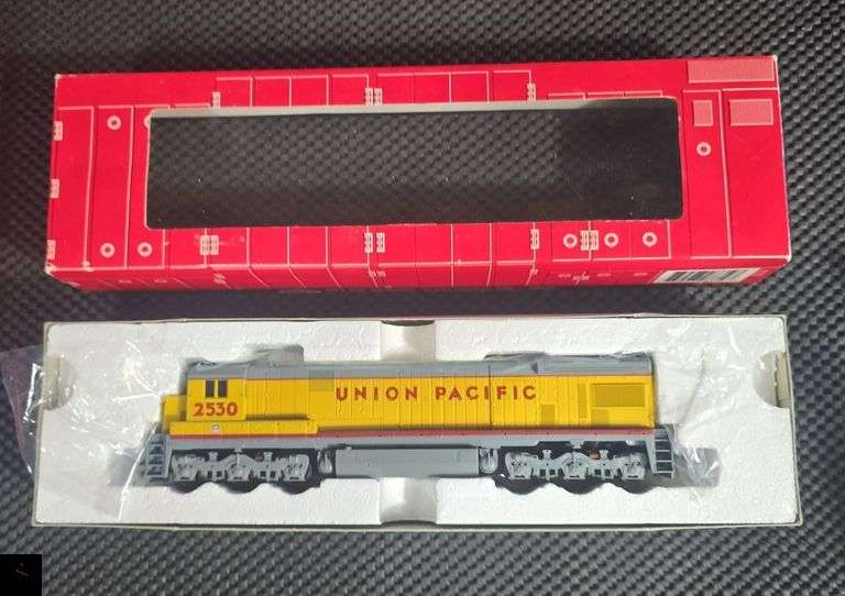 Atlas HO Scale C30-7 Union Pacific Locomotive #2530 - Item 8619