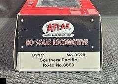Atlas HO Scale U33C Southern Pacific Locomotive #8663 in Box