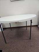 Lifetime round folding table, 48 in diameter