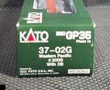 Kato HO Scale EMD GP35 Locomotive Western Pacific 3009 in Box