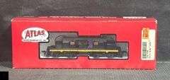 Atlas HO Scale Alco S-2 Santa Fe #2352 Locomotive in Box