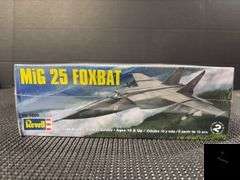 Revell MiG 25 Foxbat 1:48 Scale Model Kit #85-5860 Factory Sealed