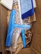 Quick change starter kit. Handle with attachments for mop, paint, window, etc