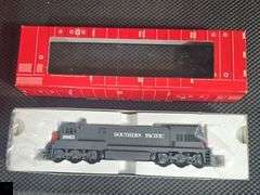 Atlas HO Scale U33C Southern Pacific Locomotive #8663 in Box