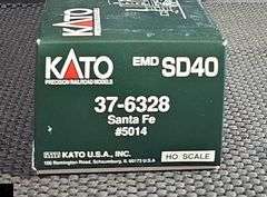 Kato EMD SD40 Locomotive Santa Fe 5014 - HO Scale