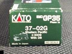 Kato HO Scale EMD GP35 Locomotive Western Pacific 3009 in Box