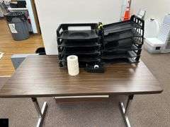 Adjustable height table (table only; contents listed separately)￼