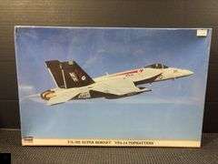 Hasegawa 1/48 F/A-18E Super Hornet VFA-14 Tophatters Model Kit #09713 - Factory Sealed